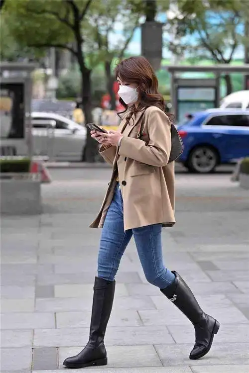 秋天的经典搭配,紧身牛仔裤搭配长靴,保暖又很时尚|长靴|紧身|牛仔裤