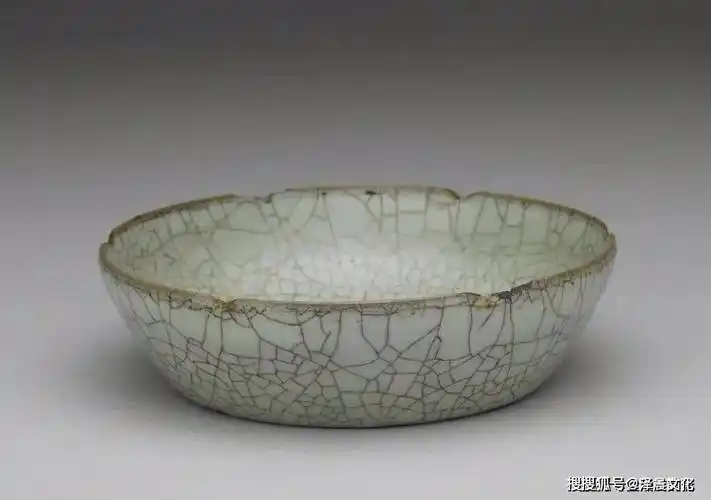 宋代冰裂纹瓷器真品图片特征和鉴赏方法_青瓷_釉面_龙泉