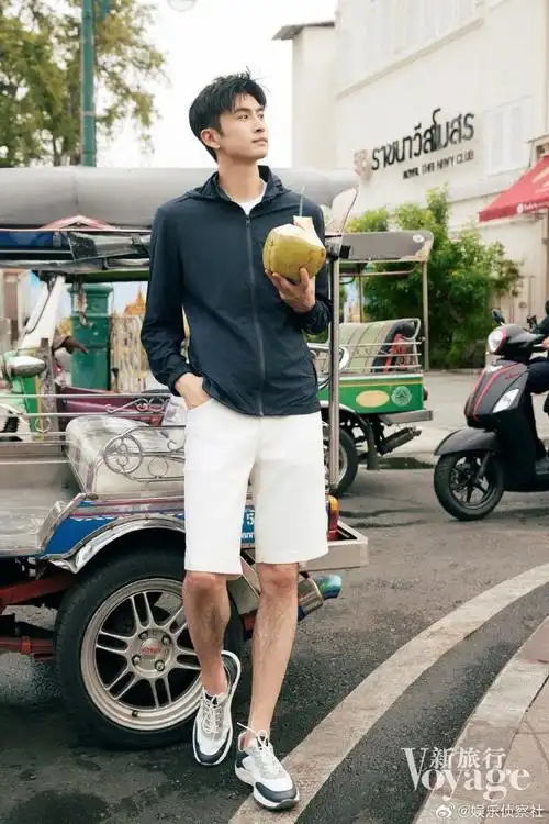 每一身穿搭都各有特色,张云龙的身材比例太好啦!