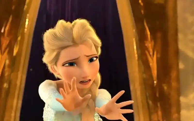 原来艾莎的魔法会根据她的情绪变颜色