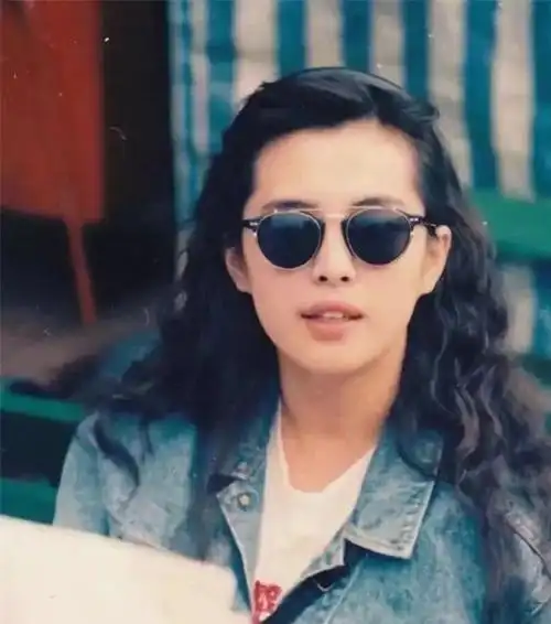 看了妈妈80年代的发型突然明白时尚是个轮回也不分年龄