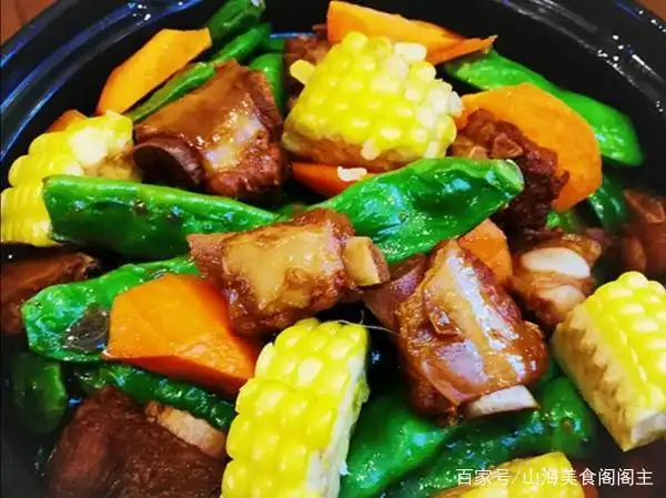 乱炖中的精品家常菜,排骨玉米炖豆角,满足你的味蕾!
