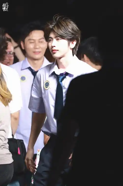 06.12|芭提雅男高毕业照,帅炸了!@蔡徐坤