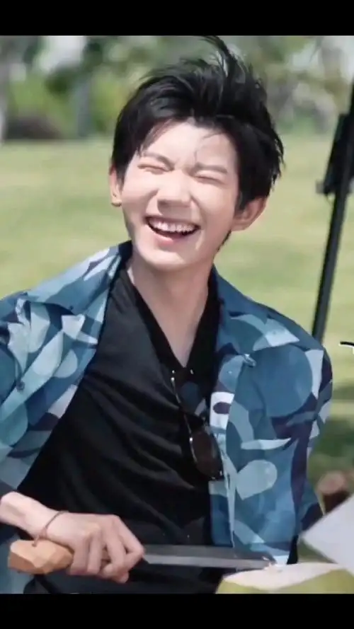 好久没看见王源笑得这么开心了吧