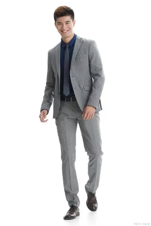 场合和正式场合必不可少的着装要求,以下是几种常见的男士正装款式:1