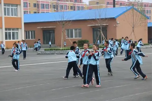 哥哥姐姐们下课啦