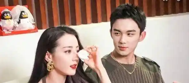 本以为吴磊迪丽热巴就很甜,看到吴磊和张子枫才发现,吴磊撒娇有多可爱