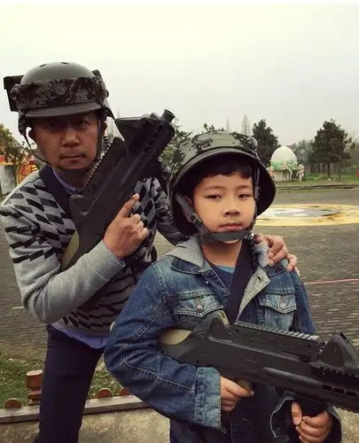 郭涛微博晒女儿郭懿文近照 长相酷似哥哥石头(组图)