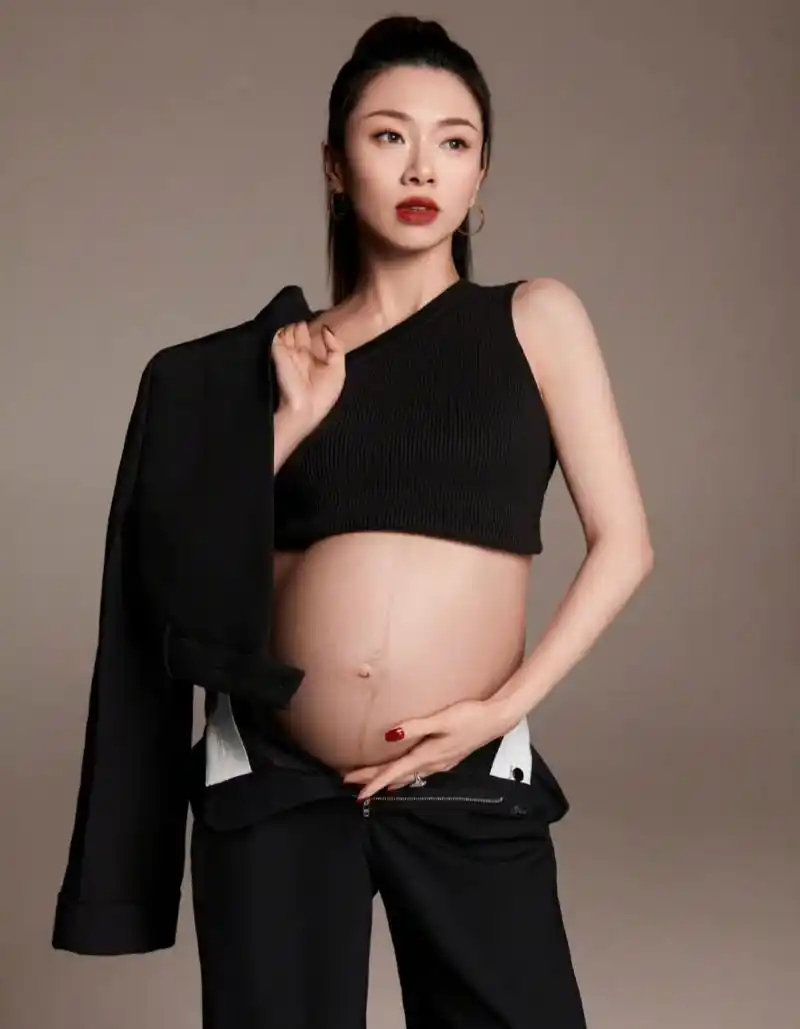 郑恺前女友程晓玥孕妇照,状态不错,照片没有p美,更显真实皮肤状态.