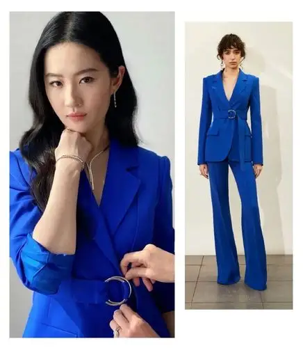 期待《花木兰》的上映一袭蓝色西装的天仙攻今日份营业的刘亦菲单品