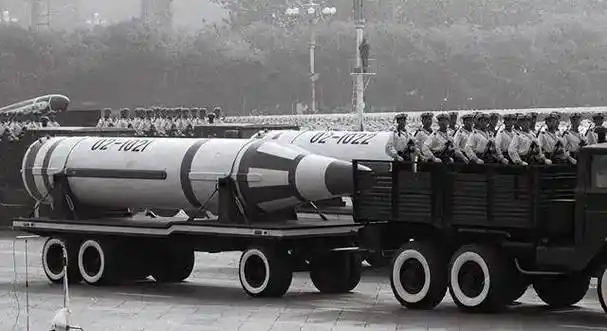 原创98年白俄与我国合作牵引车补上战略能力关键环节助飞东风导弹