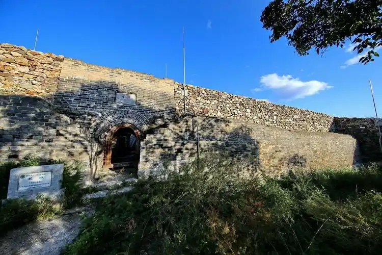 延庆九眼楼上观长城