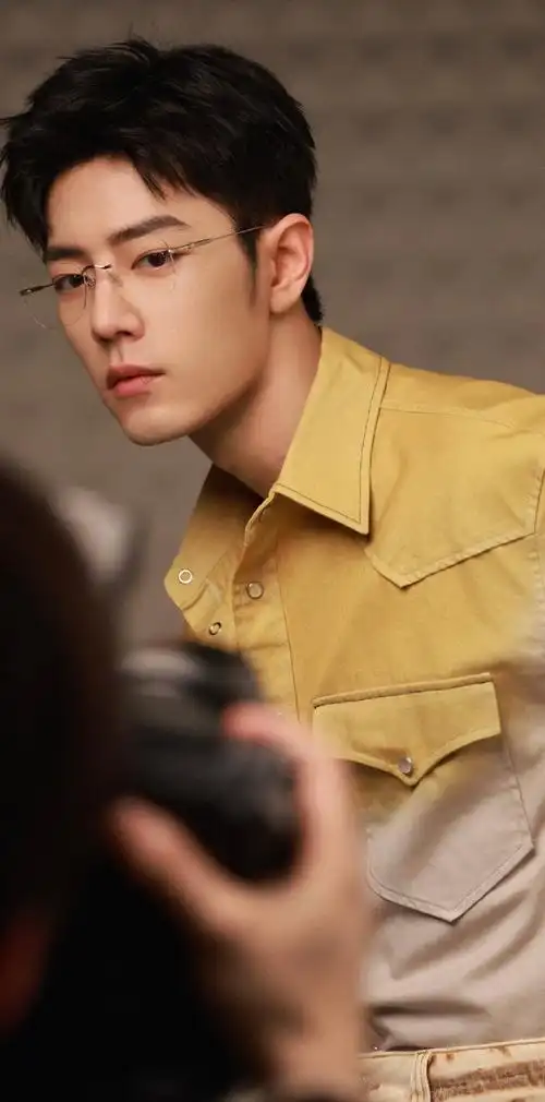 肖战工作室发了15宫格#肖战,戴眼镜最好看的男人90