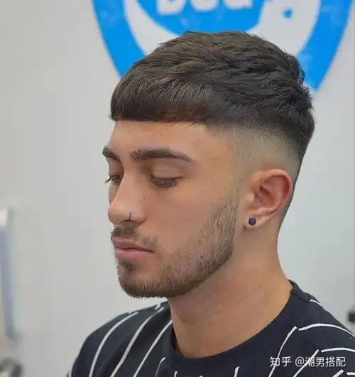 发际线高且m型发际线的男人适合什么发型额头较大