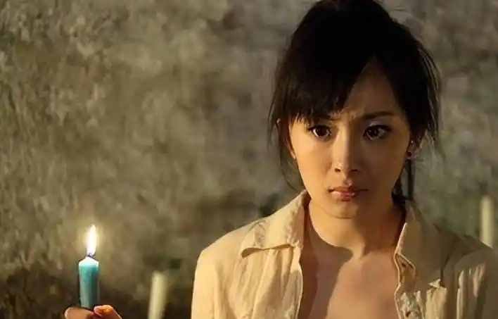 杨幂提享界s9现场,杨幂弯腰致谢,大展身材,余承东不敢直视