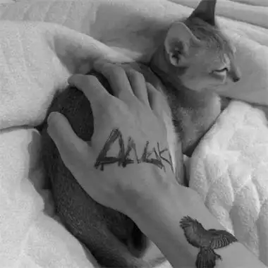 黑白伤感帅气的精致男生头像 冷酷霸气的优质高级真人头像男_男生头像