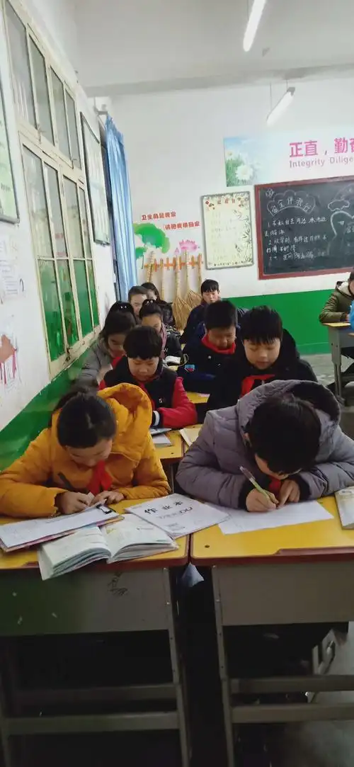 争当优秀学生,共建和谐校园 ——泾河新城吉元小学六年级二班优秀学生