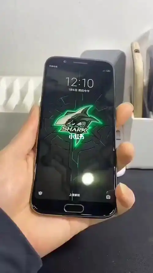 75090出黑鲨一代游戏手机 双卡全网通4g 95新   高通骁龙845