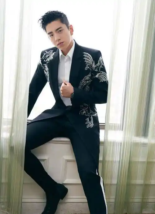 "大嘴"王大陆也是"西装控"!每件西装都好帅!
