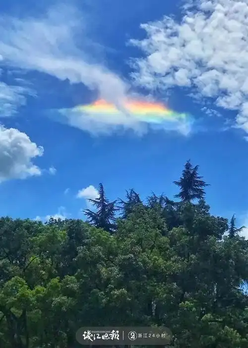 今天下午七彩祥云惊现杭州天空至尊宝是你来了吗