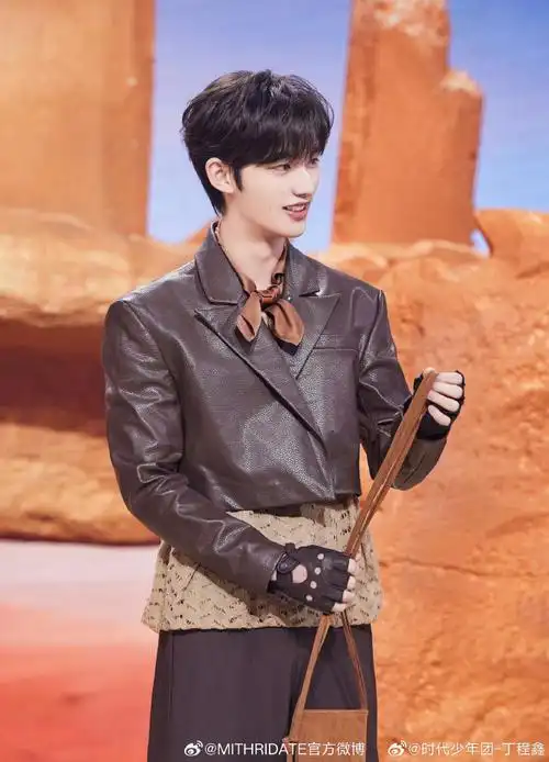 mith星耀时刻#@时代少年团-丁程鑫身着#mithridate#截短皮革西装与