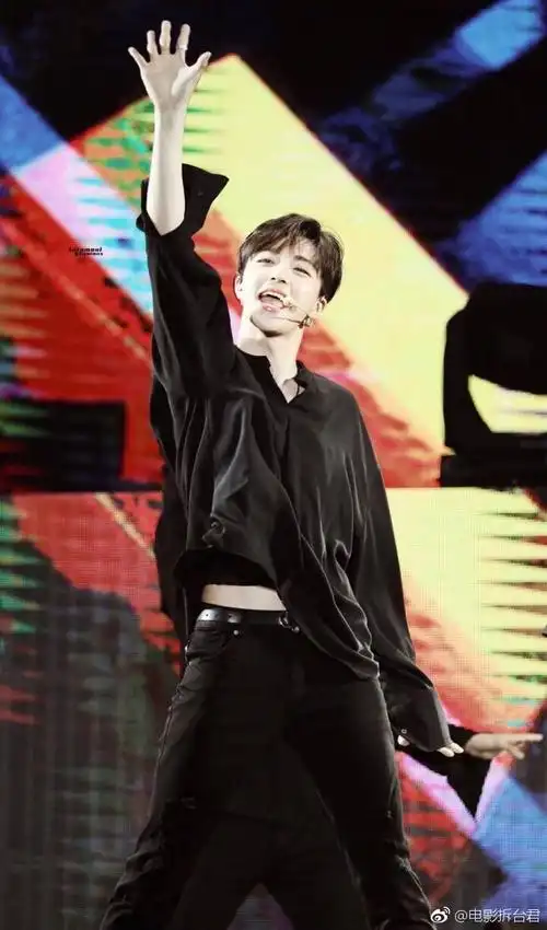 阮经天 扶摇 大秀腹肌,男爱豆们的腹肌更像是给炎炎夏日加了一把火