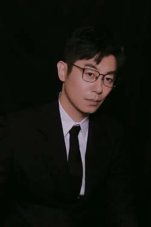 光影定格,演员@朱亚文凭电影《长津湖》受邀出席#第35届中国电影金鸡