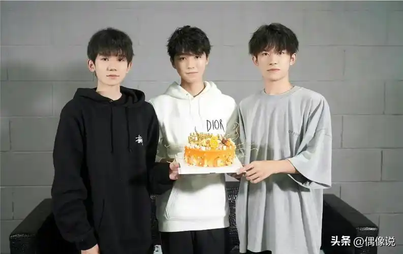 exo成员资料简介12人鹿晗老爸个人资料