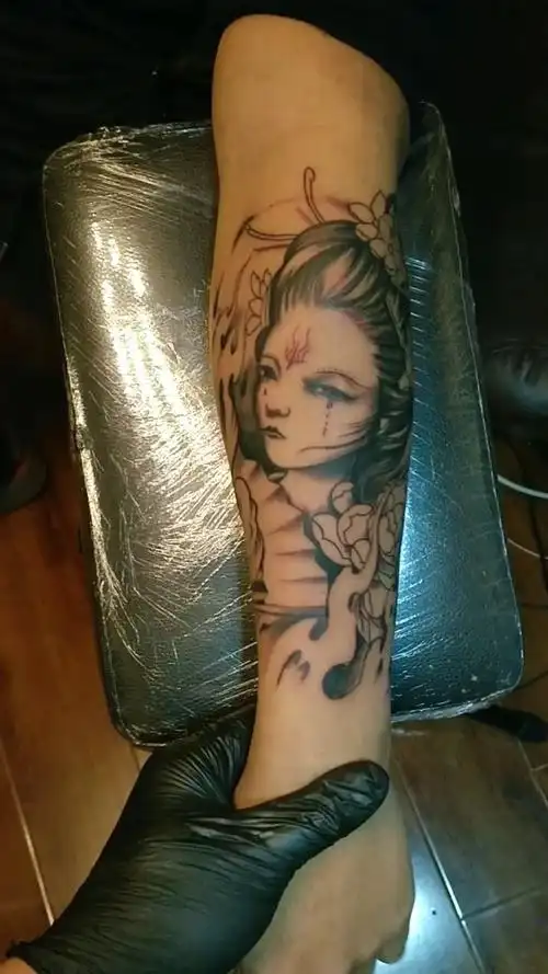 在重庆,这个纹身500元,如果大家觉得值就关心一下,我这里所有纹身都是