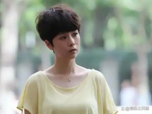 海清回家祭祖近照曝光素颜显老瘦脱相大合照全家胖引争议