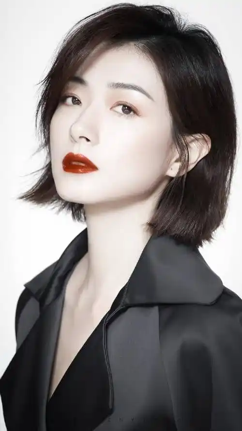 目前万茜姐姐担任5人团队长领袁咏琳,黄龄,李斯丹妮 ,金晨向着第三次