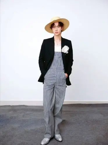 王一博74路飞装套图