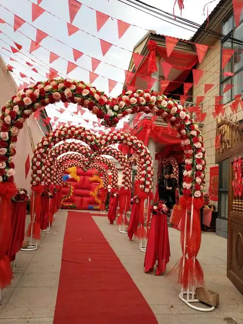 婚礼现场布置完毕,富丽堂皇