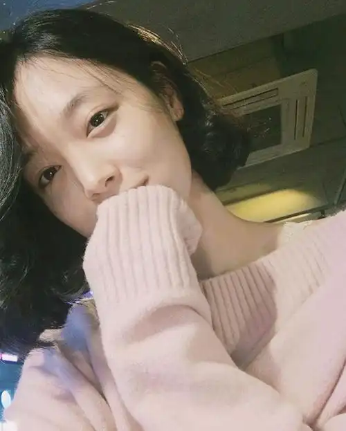 组图:素颜软萌淡妆清纯全妆精致!你喜欢哪款崔雪莉?