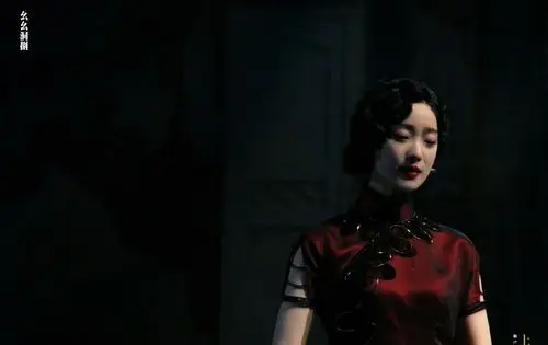 倪妮主演话剧《幺幺洞捌》获赖声川称赞,舞台上的她韵味十足