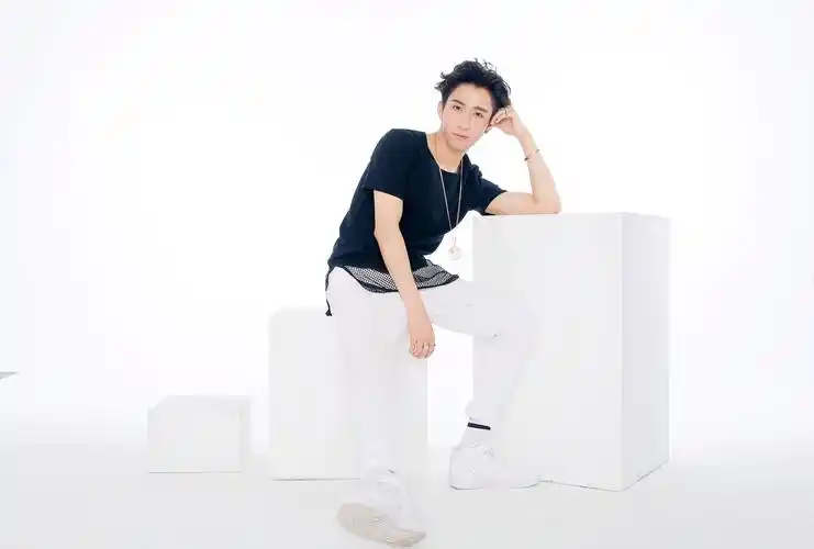 帅哥美女推荐网三周年 气质暖男杨鑫人气极速升温