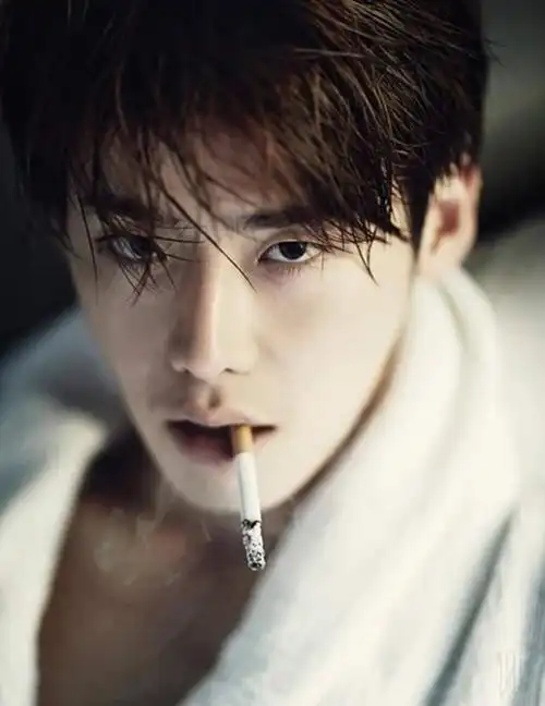 《我是遗物整理师》李帝勋抽烟很自然?16个私下会抽烟的韩星