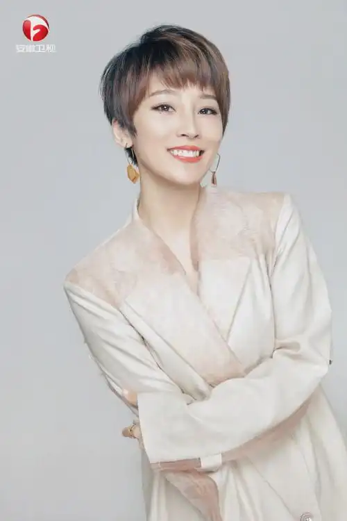 主持人谢楠也将来到直播间,与薇娅一起共同为安徽代言,为家乡助力,为