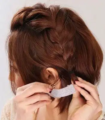 蝎子辫的编法不要截图要注解短发蝎子辫的编法