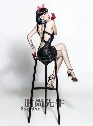 吴莫愁锥形胸衣