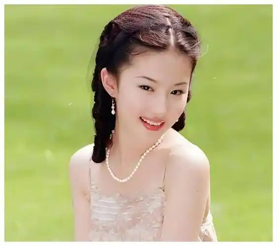 刘亦菲上大学时无人追,学生照曝光,网友纷纷惊呼谁敢接近?