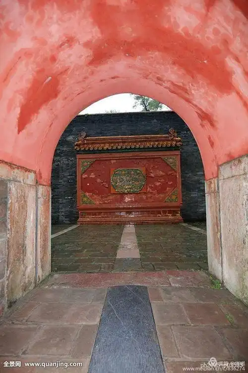 萧墙,是指古代宫室内作为屏障的矮墙.