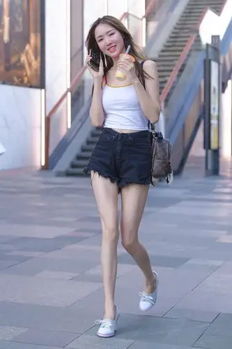 原创时尚小背心搭配简约小短裤,"校园女神风",清纯自然