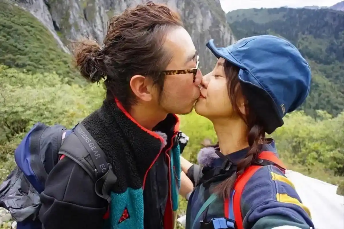 周末,看一档节目时,被陈意涵的老公许富翔圈粉.