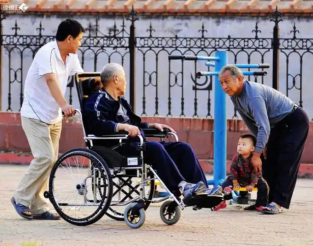 首页大图投稿-《尊老爱幼》