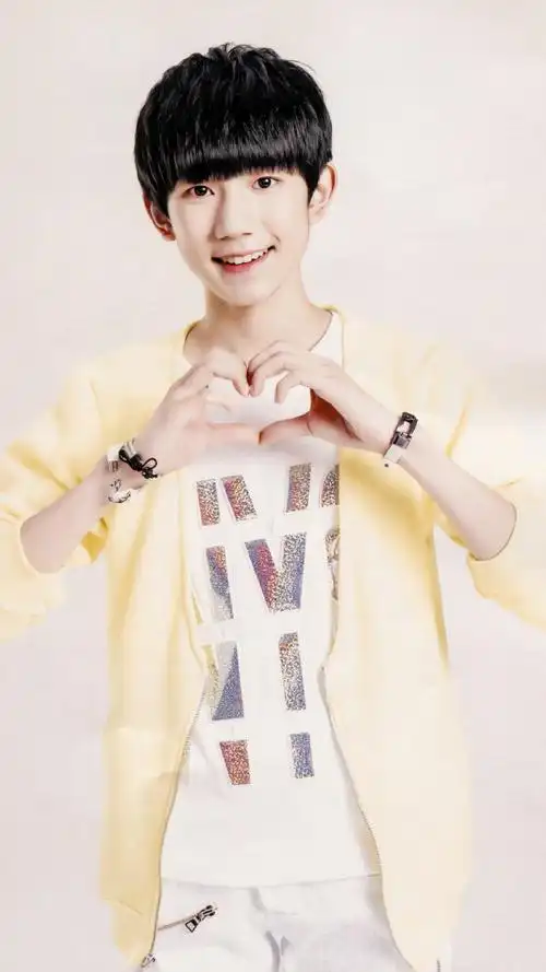 tfboys王源比心壁纸头像