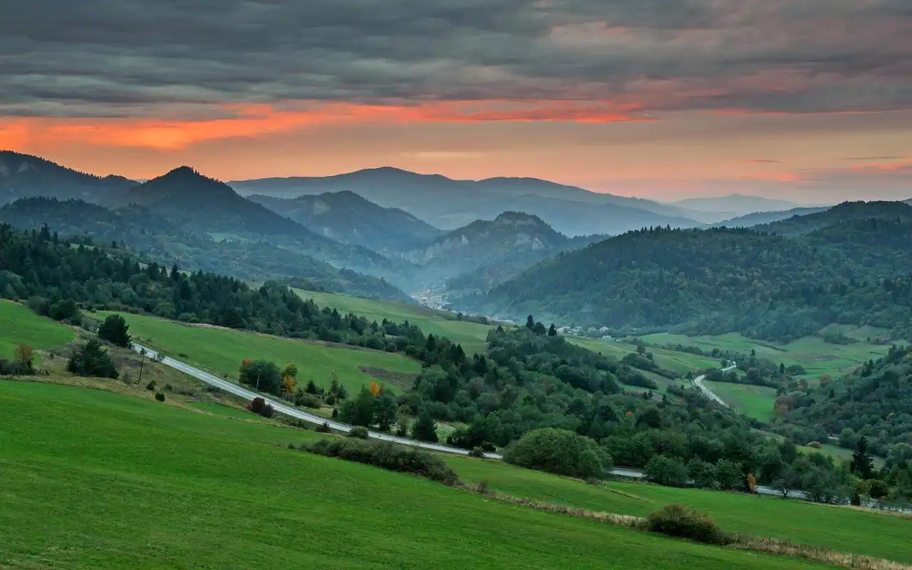 绿色山川美景高清桌面壁纸