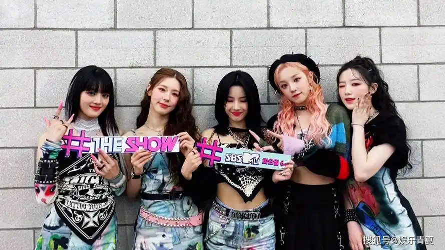 五人五色的女团组合,凭借歌曲tomboy,展现出她们独有的潮流魅力.