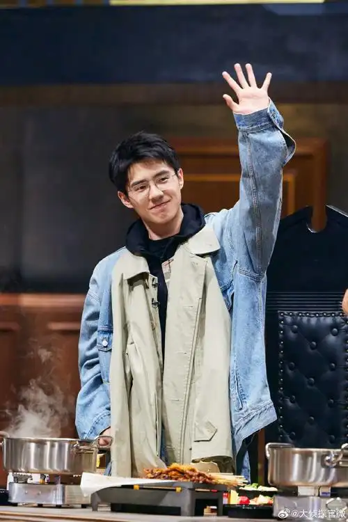 【#大侦探9永九侦藏收官晚宴#高清剧照】之@刘昊然turbo:思维跳跃脑洞