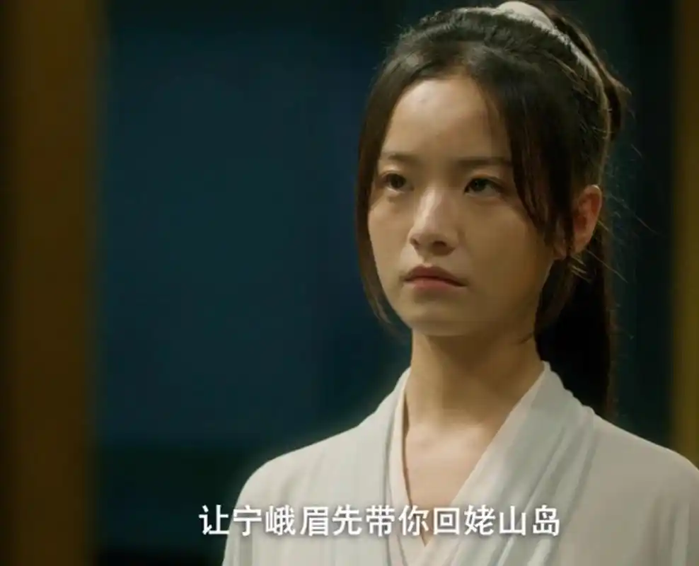 李庚希的古装扮相,有一种"家国仇恨"的感觉,身形也瘦,整体有一种清清